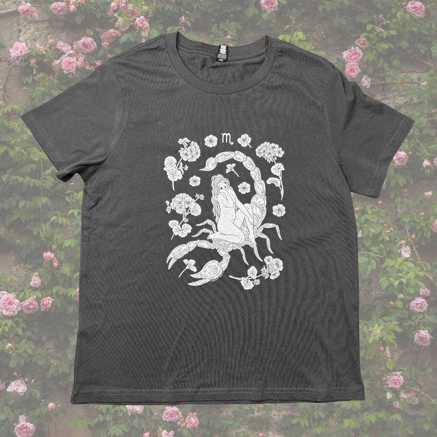 M - SAMPLE Scorpio Coal Maple Tee
